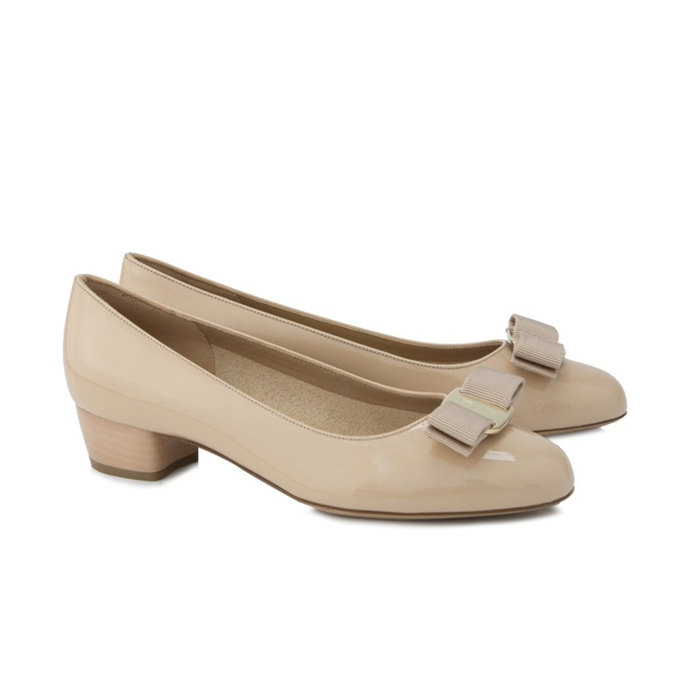 FERRAGAMO LADY SHOES VARA 0530040 NAPLAK-CALF NEW BISQUE Pumps Enamel Beige