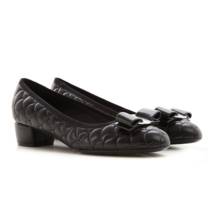 フェラガモ FERRAGAMO レディースVARAシープレザーパンプス 0726002 LAMB NERO